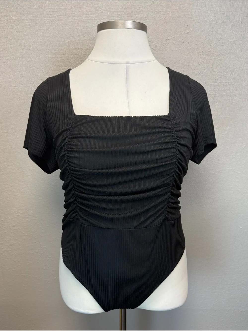 NEW! Arula Black Ribbed Short Sleeve Ruched Bodysuit - Size 22/24